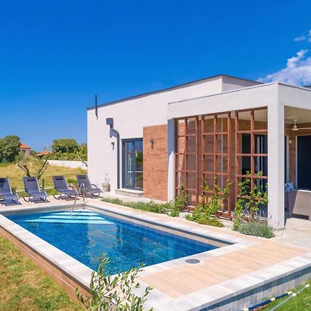 Villa Lily Galizana ภายนอก รูปภาพ