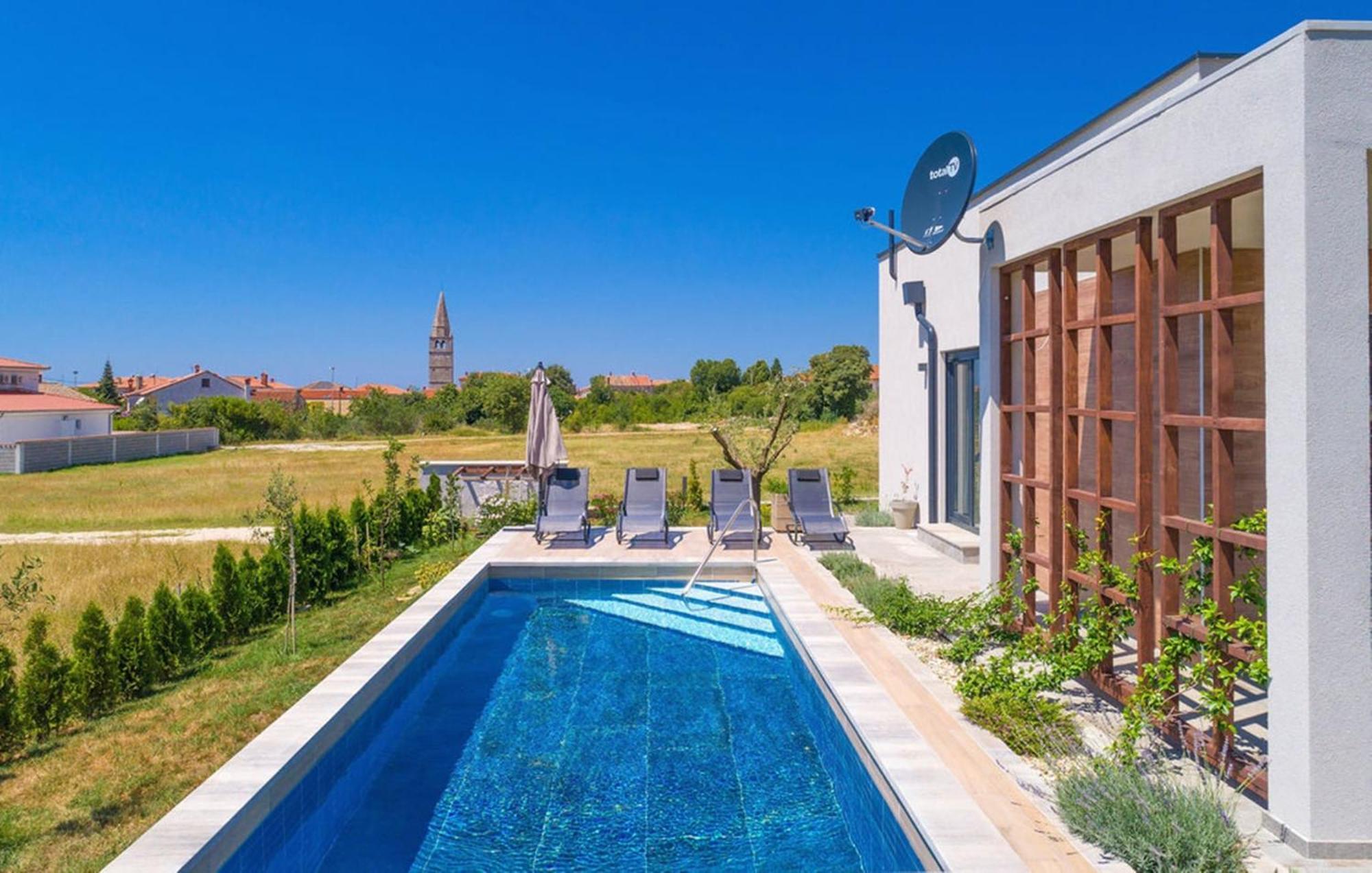Villa Lily Galizana ภายนอก รูปภาพ