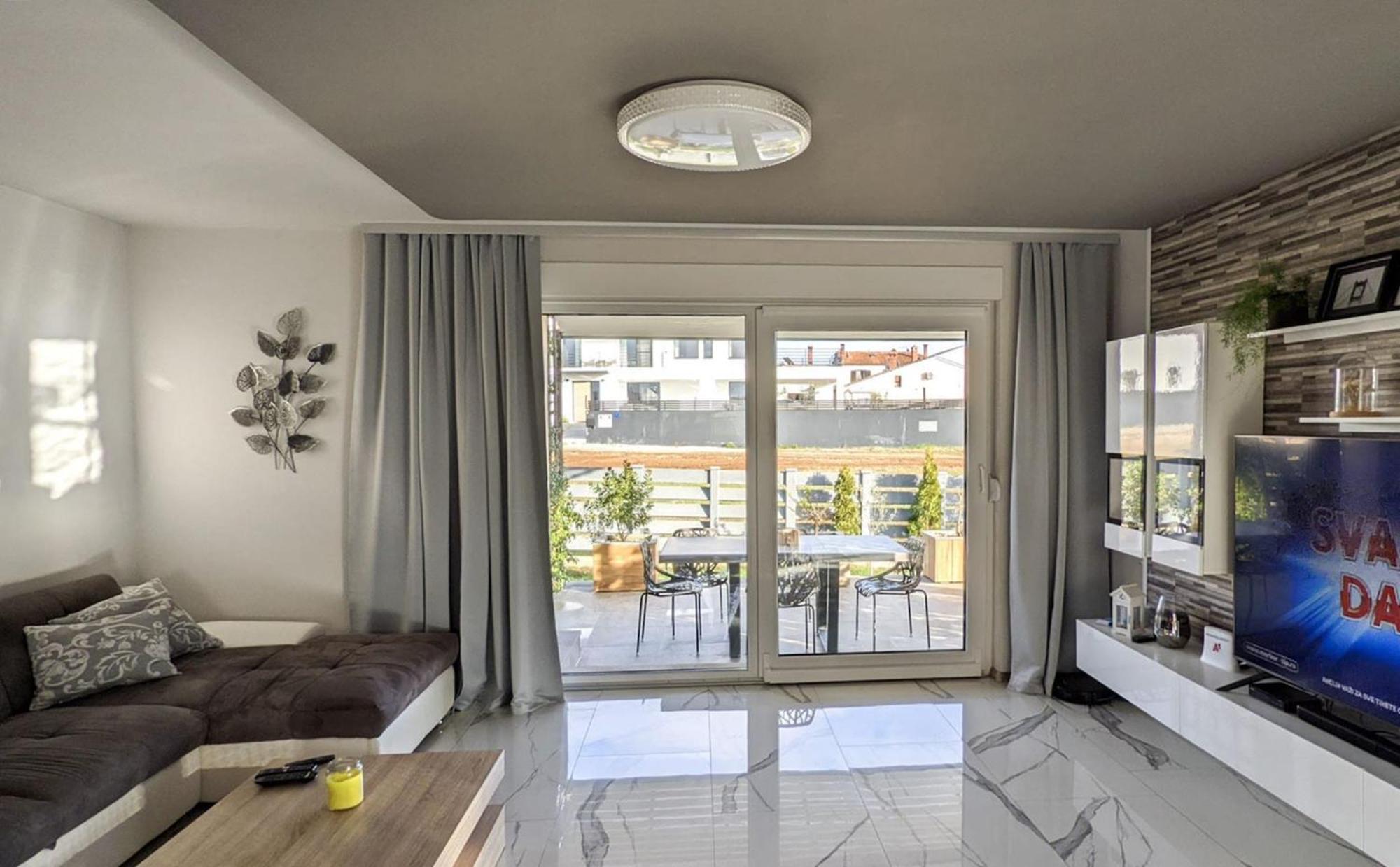 Villa Lily Galizana ภายนอก รูปภาพ